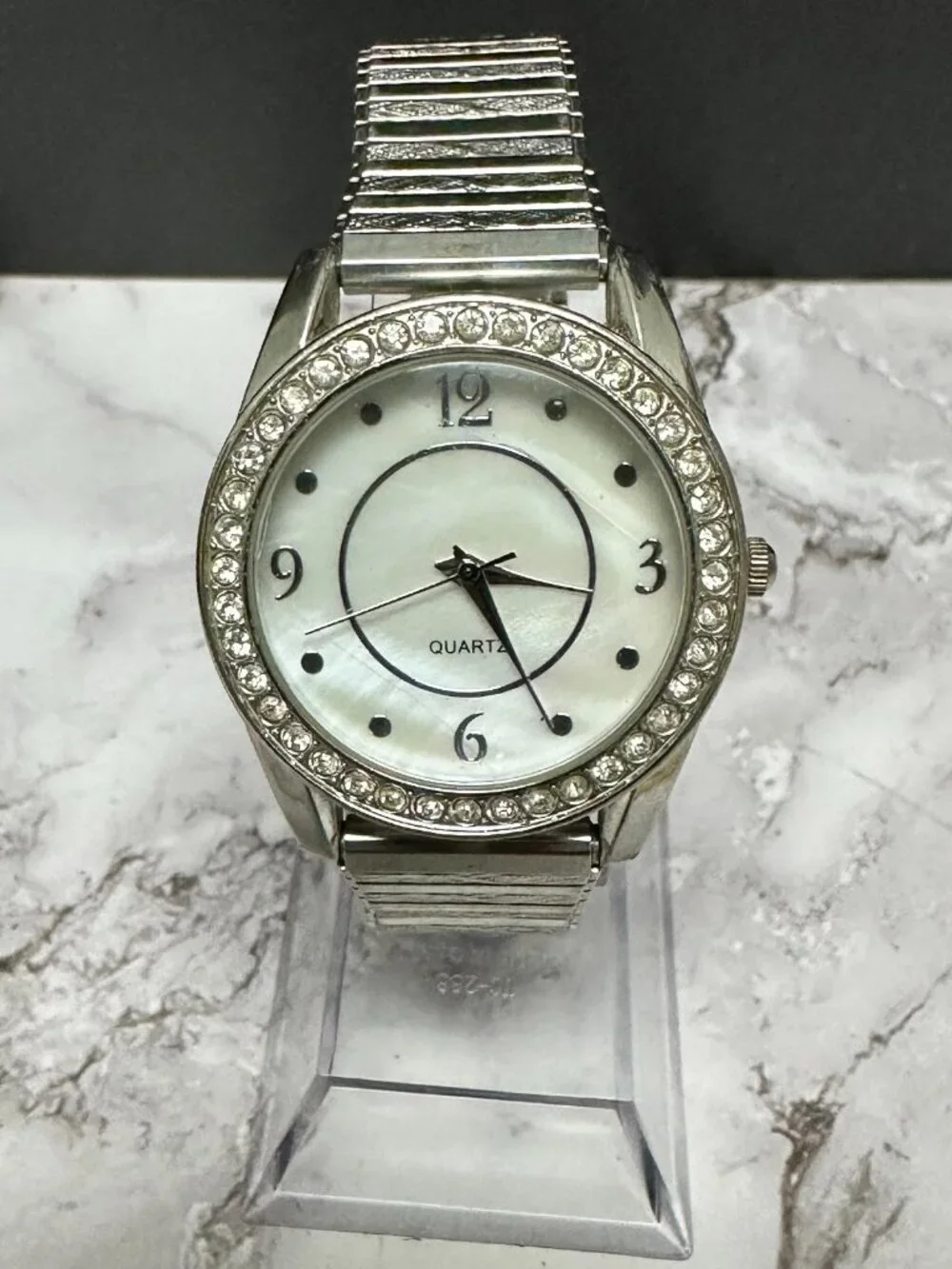 3/$30 Mother of Pearl Dial Watch Women Silver Tone Stretch Band New Battery 6.5